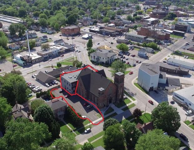 La Residence Park Place | 12 Dufferin Ave, Chatham - Photo 1