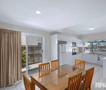 Fully Furnished Double Storey 3 Bedroom Duplex Overlooking the Mool... - Photo 2