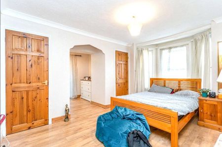 5 bedroom detached house to rent - Photo 2