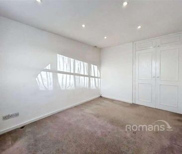 Coniston Close, Farnborough, GU14 - Photo 4