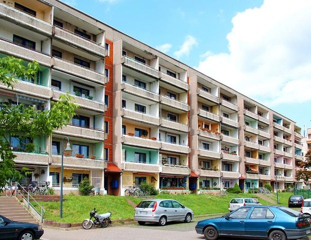 Helle 3-Raum-Wohnung mit Badewanne und Balkon! - Photo 1