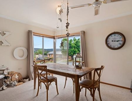 Spacious 3-bedroom Home With Panoramic Views - Photo 3