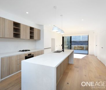 Modern 3-bedroom townhouse in Sunshine North - Photo 5