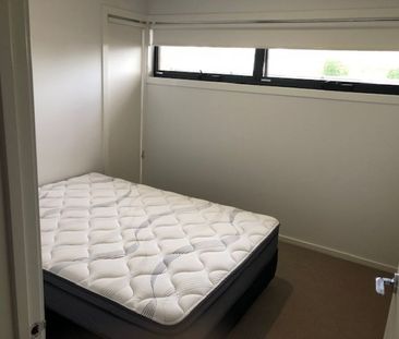 LOVELY FURNISHED 3 BEDROOM UNIT - Photo 2