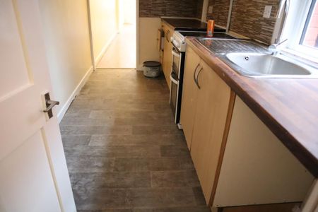 3 bedroom terraced house to rent - Photo 2