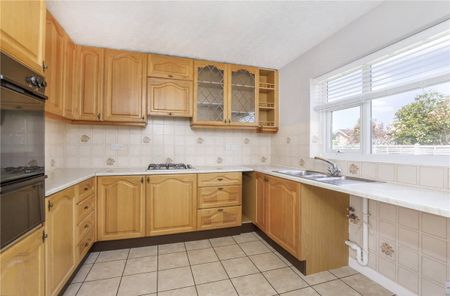 Recently redecorated and new carpets throughout, three bedroom detached bungalow located in the highly desirable village of Strensall within easy access to York City Centre - Photo 5