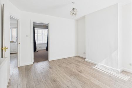 4 bedroom terraced house to rent - Photo 3