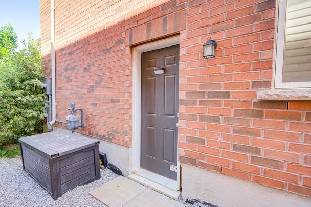 For Lease - 1161 Nugent Court, Oshawa, Ontario - Photo 1