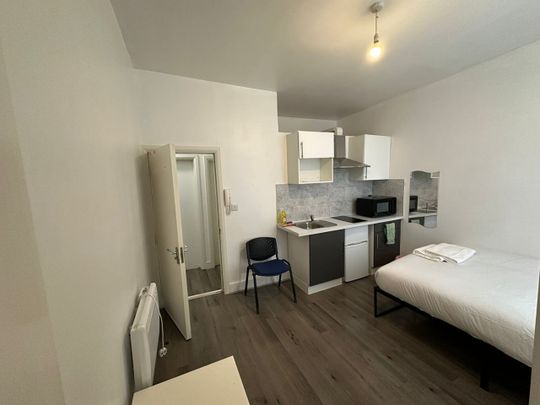 Studio Flat, Wood Lane, W12 - Photo 1