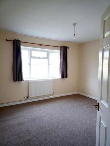 Courts Road, Earley, Reading, RG6 - Photo 4