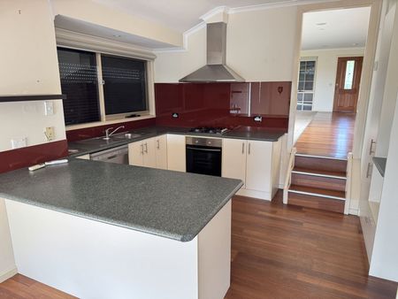 Three Bedroom House - Photo 5