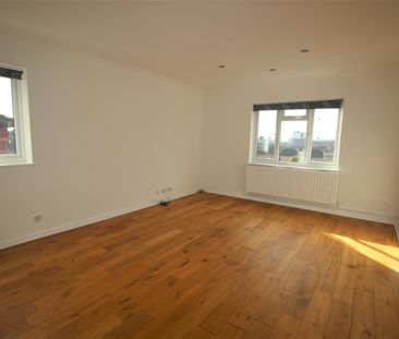 2 bed flat to rent in Rowlands Close, London, NW7 - Photo 6