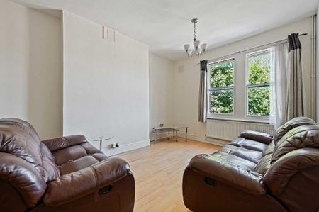 3 bedroom flat to rent - Photo 2