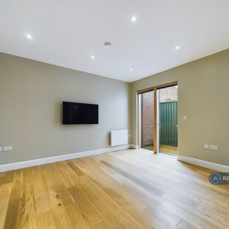 2 bedroom terraced house to rent - Photo 1