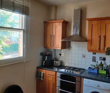 Room in a Shared Flat, Leamington Park, W3 - Photo 6