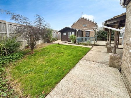 3 bedroom house to rent Avalon Way, Worthing, BN13 - Photo 4