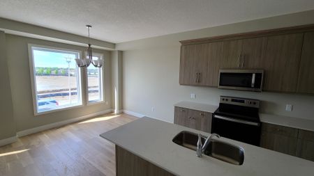 For Lease - 177 Edgevalley Road Unit# 152, London East, Ontario - Photo 5