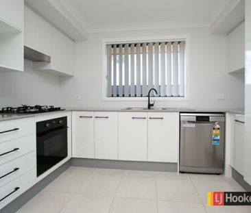 Modern Two Bedroom Home - Photo 3