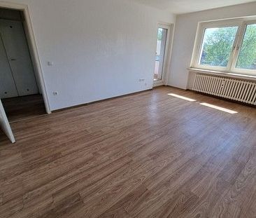 Schöne Aussicht: 2-Zimmer-Wohnung mit modernem Bad und Balkon - Photo 1