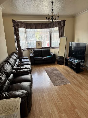 Room in a Shared House, Glebelands Avenue, IG2 - Photo 2