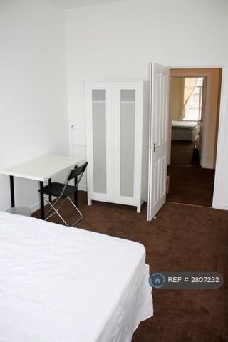 4 bedroom flat to rent - Photo 4