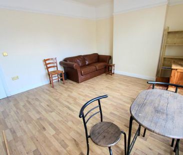 3 bedroom flat to rent - Photo 4