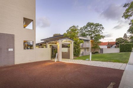 CHIC URBAN APARTMENT - Photo 4