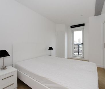 3 bedroom flat in Islington - Photo 2