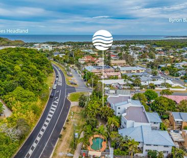 Renovated, partly furnished, 2 bedroom apartment opposite the beach - Photo 1