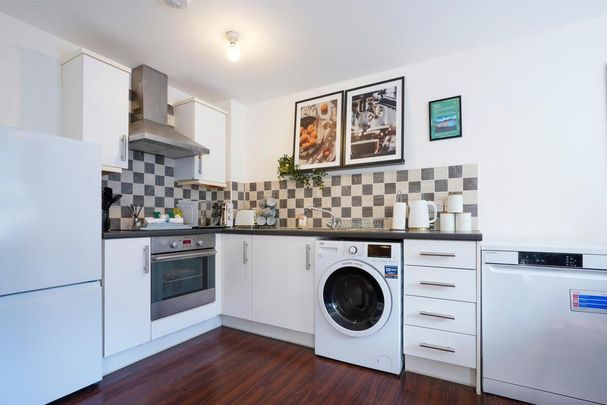 2 bedroom serviced apartment to rent - Photo 1