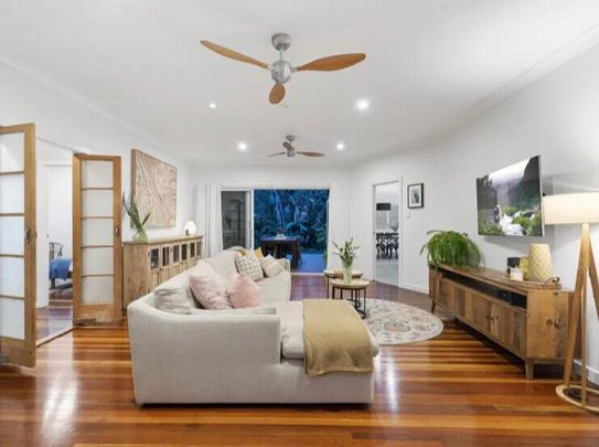 Wynnum West - Photo 1