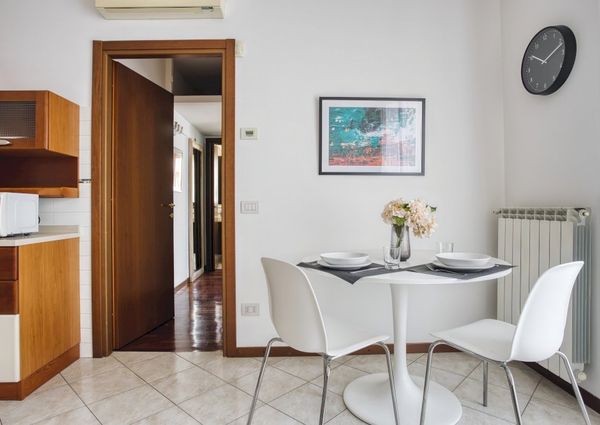 Cozy single room with window in Milan