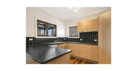 Beautifully Renovated 3-Bedroom Home + Study Nook in Prime Cannon Hill Location - Photo 4