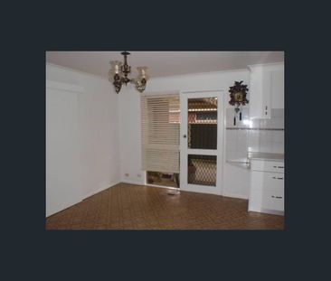 14 Waranga Crescent, St Albans, Vic 3021 - Photo 3