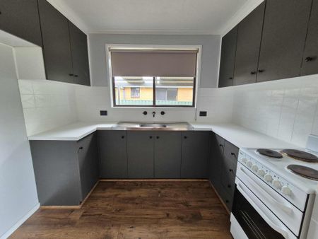 9 Robert Crescent - Photo 3