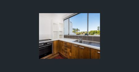 Charming One Bedroom Apartment a Stroll to Bronte Beach! - Photo 2