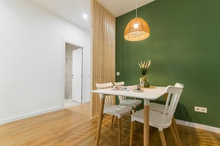 Travessera de Gràcia, Barcelona, Catalonia 08006 - Photo 2