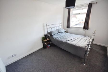 3 bedroom detached house to rent - Photo 4