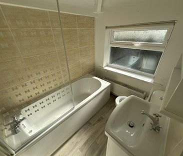 2 bedroom semi-detached house to rent - Photo 6