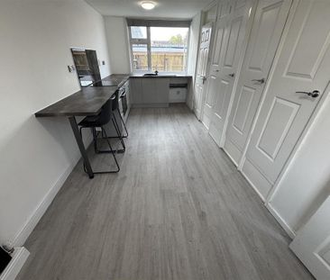 3 bedroom end of terrace house to rent - Photo 5
