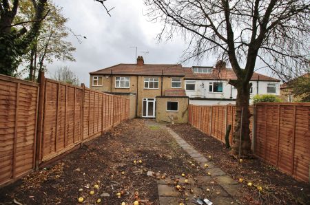 3 bedroom Terraced for rent - Photo 5