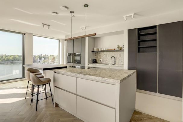 Appartement te huur: Ton de Leeuwstraat 18 1011 DE Amsterdam - Photo 1