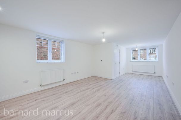 Potters Grove, NEW MALDEN - Photo 1