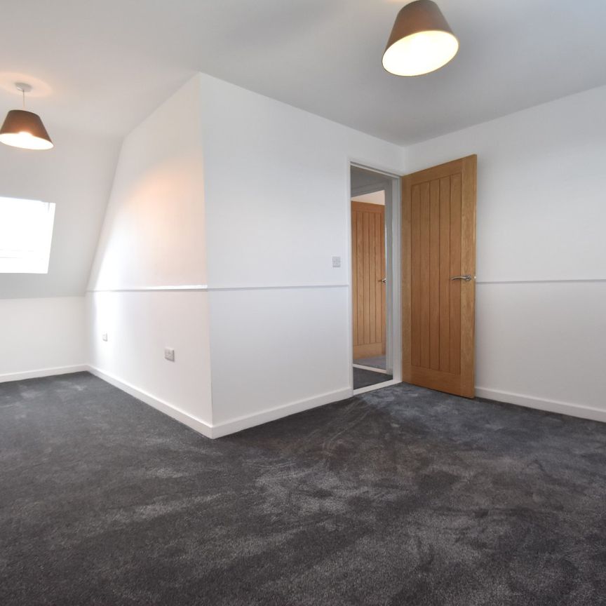 4 bedroom semi-detached bungalow to rent - Photo 1