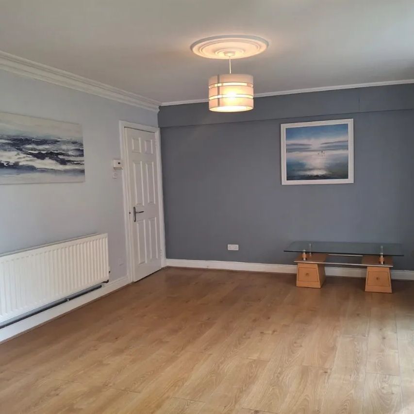 16 Kings Manor - Photo 1