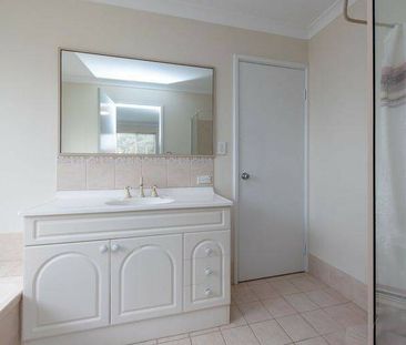 Charming Family Home in Redcliffe - Photo 5