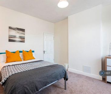 3 bedroom end of terrace house to rent - Photo 4