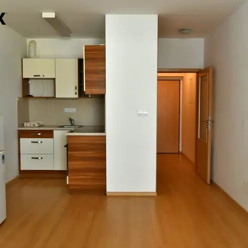 Moderní byt s parkovacím stáním - Fotografie 1