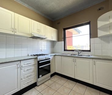 Spacious Unit - Conveniently Located - Photo 1