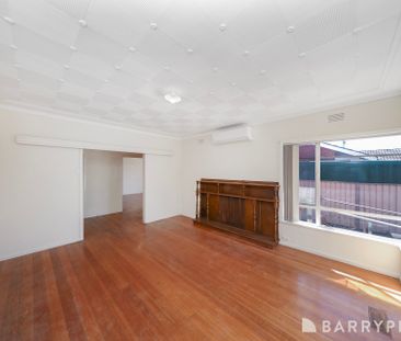 SPACIOUS, CONVENIENT & READY TO MOVE IN - Photo 4
